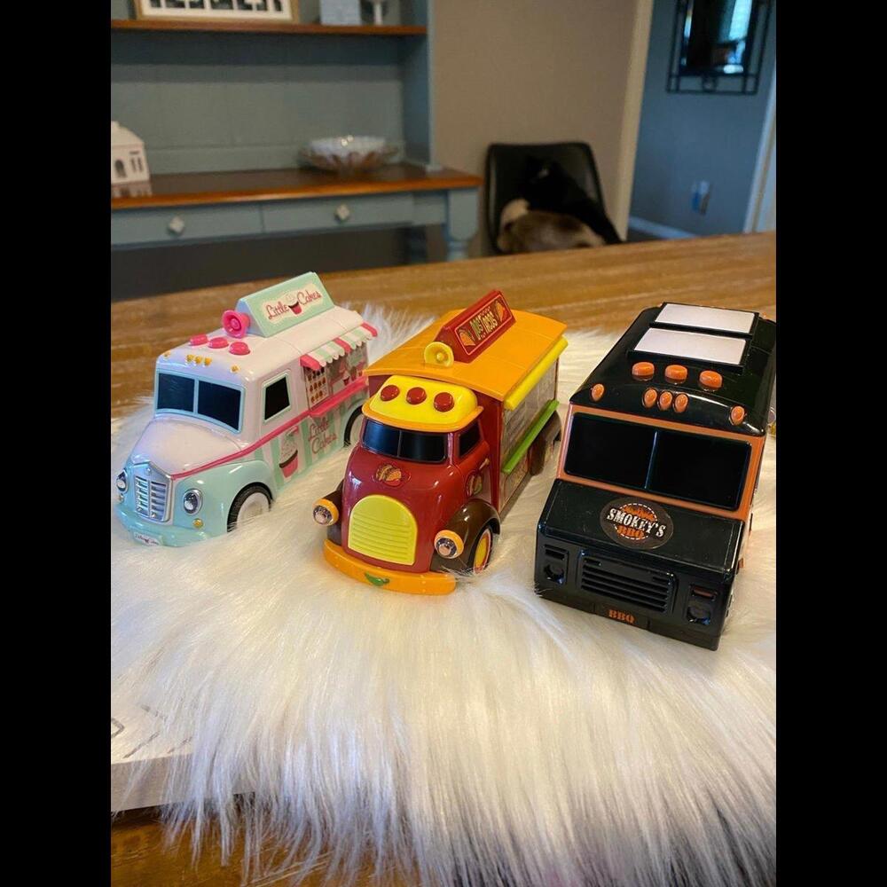 Interactive Mini Vehicle Food Trucks!!New!! Dolls not included - Picture 2 of 9